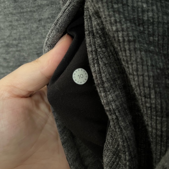 Grey lululemon sweater size 10 - Picture 3 of 5